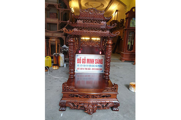 Ban Thần Tài mái chùa gỗ Gụ